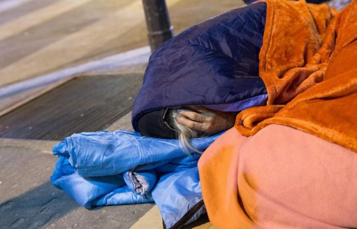 Figure of the neighborhood, the homeless man is discovered dead at the foot of the cathedral