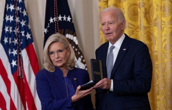 United States: Biden decorates Liz Cheney, fierce critic of Trump