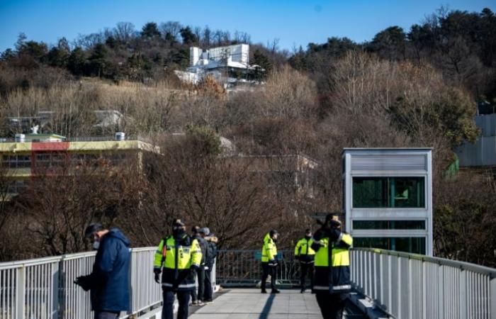 Deposed South Korean president resists arrest – 01/02/2025 at 05:49