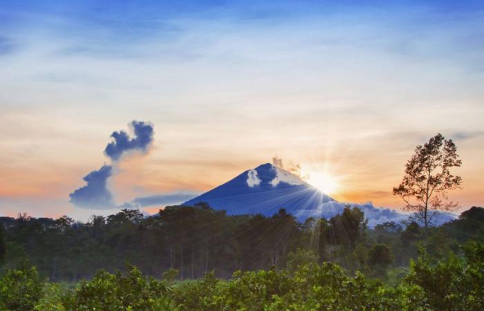 Intense Search Underway On Bali’s Mount Agung As Tourist Goes Missing