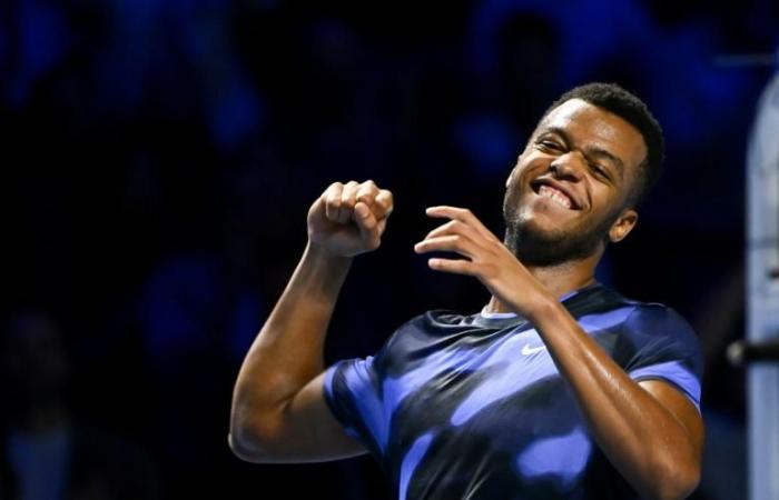 Mpetshi Perricard dismisses Tiafoe and advances to the quarter-finals in Brisbane