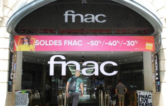 Before the final closure, Fnac on the Champs-Élysées is organizing a giant clearance sale