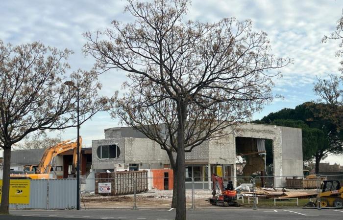 the deconstruction of the Aqualuna swimming pool in Lunel soon to be completed