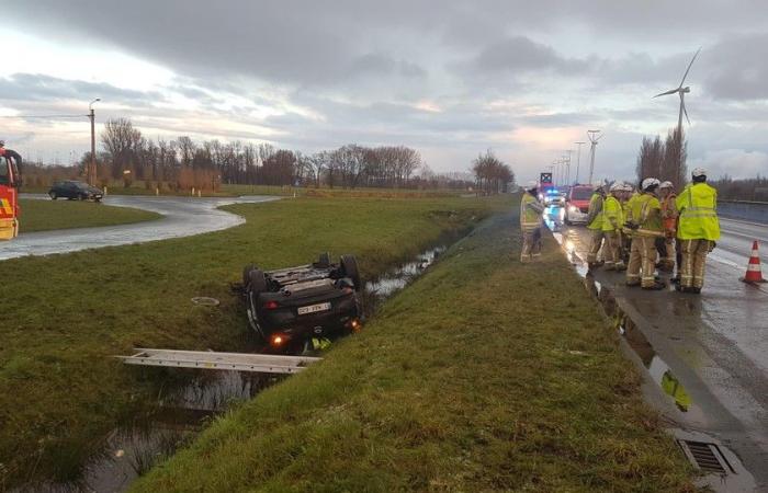 Sudden heavy hailstorm causes traffic chaos: six injured, three cars in the canal (Domestic)