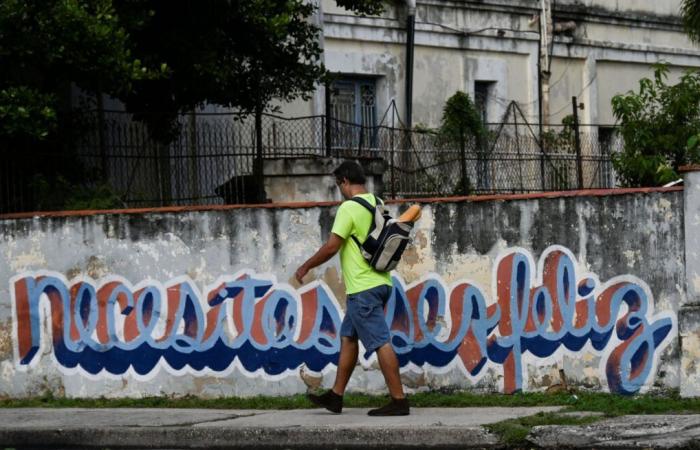 Cuba: What does the “You must be happy” graffiti that appeared on walls in Havana mean?