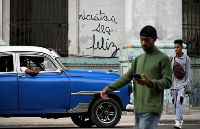 “You must be happy”, the graffiti that calls out to the inhabitants of Havana