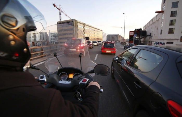 In Bouches-du-Rhône and Vaucluse, inter-lane circulation of motorcycles remains authorized in 2025