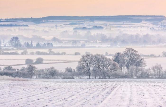 UK weather: Three-day snow warning issued for large parts of country – as ‘major incident’ declared amid flooding | UK News