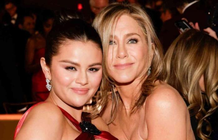 Jennifer Aniston offers to help Selena Gomez in wedding planning: Report | Hollywood