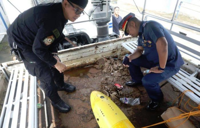 Chinese Underwater Sea Glider Drone Caught By Fisherman In The Philippines