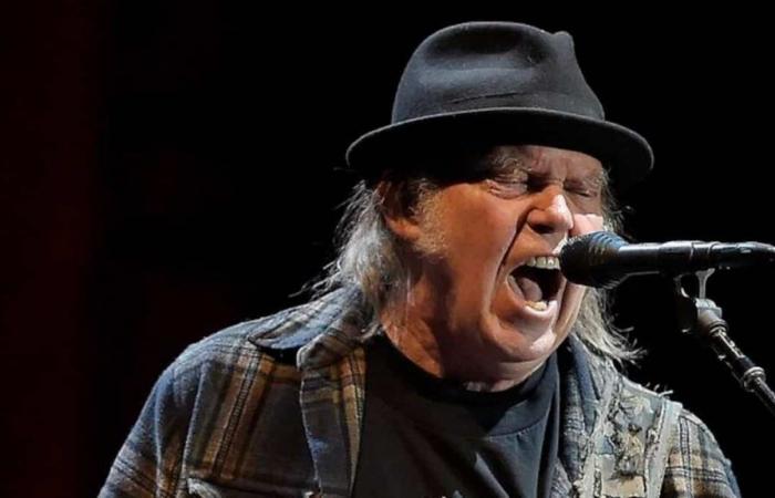 Neil Young withdraws from Glastonbury festival line-up, denounces BBC intervention