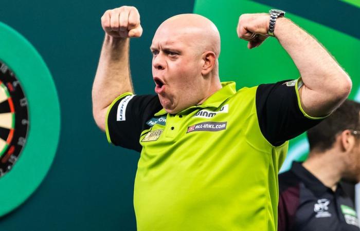 Van Gerwen outclasses Dobey and meets Littler in the final of the World Darts Championship