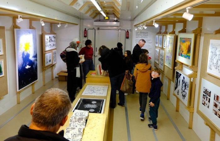 At the Gravier car park in Agen, a bus transformed into a traveling museum