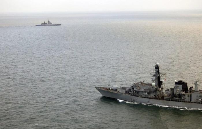 British frigate escorts 3 Russian ships down the English Channel