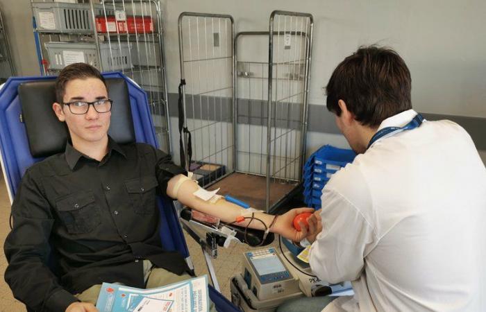 Saint-Jory. A first blood donation for Ryan, at the age of 18