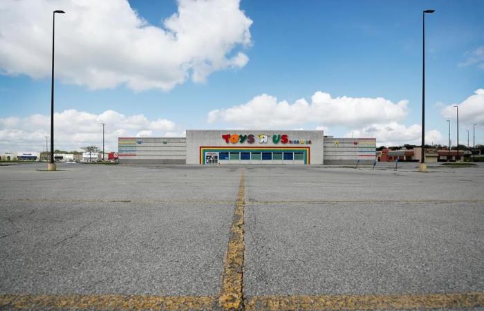 Toys “R” Us Canada closes five stores in Ontario and expands HMV