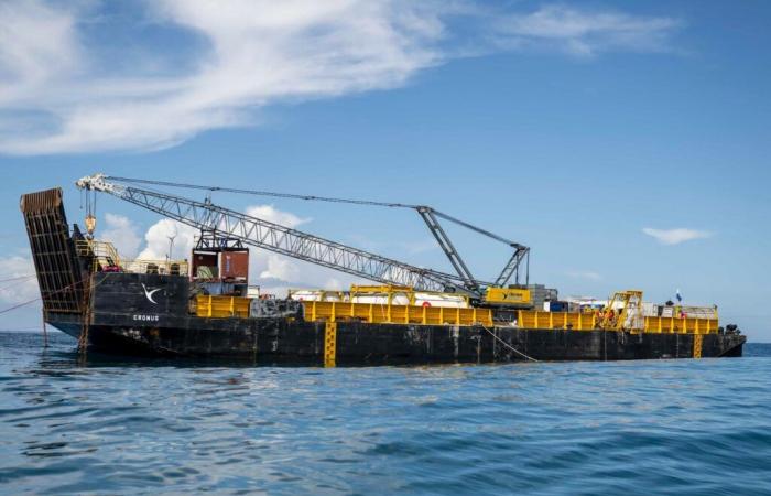 HMNZS Manawanui fuel recovery begins