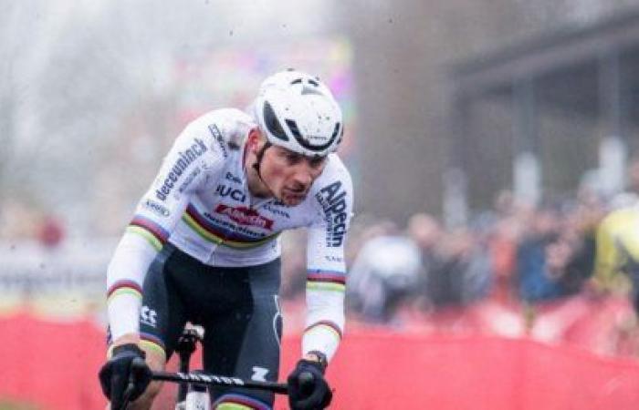 Van der Poel withdraws from Koksijde against Van Aert