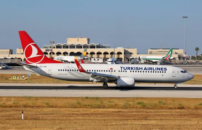 A mass escape of Moroccan passengers from a Turkish plane after it made an emergency landing in Malta