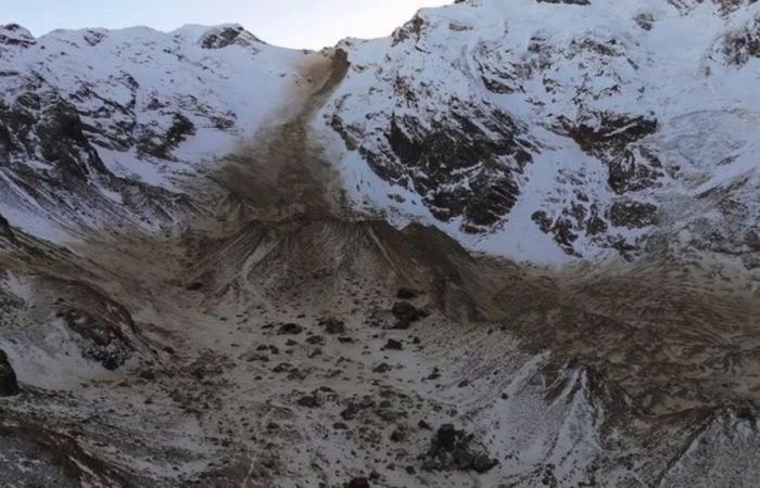 massive landslide near Pointe Dufour