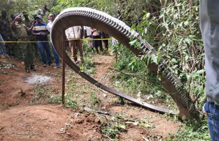 A strange space object falls near a village in Kenya, an investigation opened