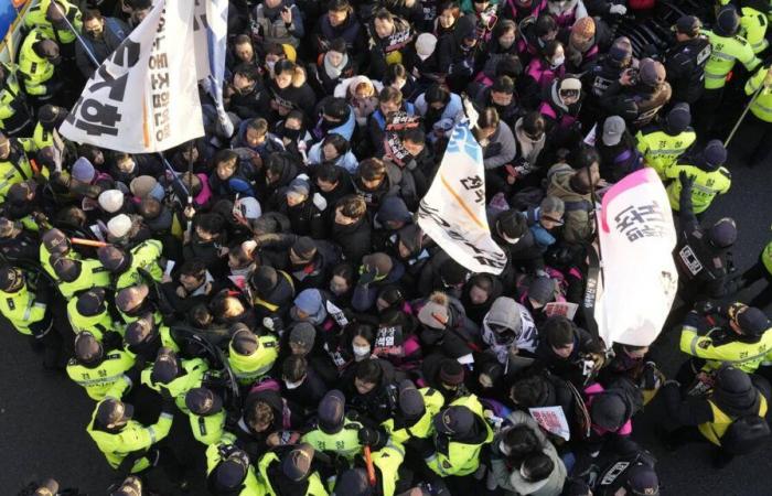 South Korea sinks into political chaos