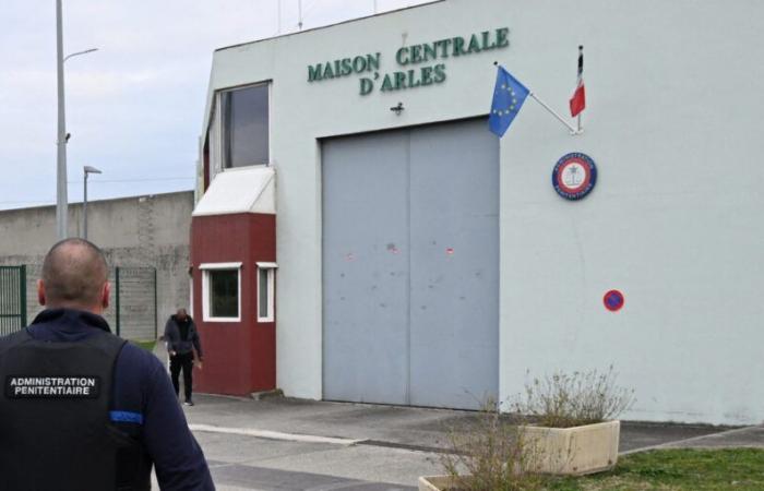 hostage taking in progress in Arles prison, four people detained