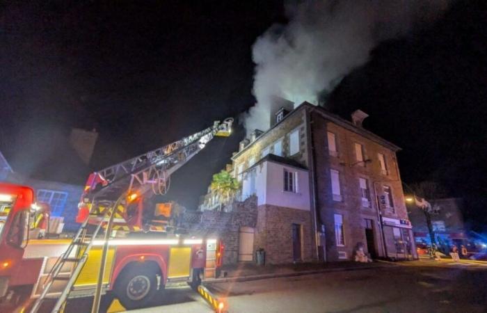 A fire devastates a building in Saint-Hilaire-du-Harcouët