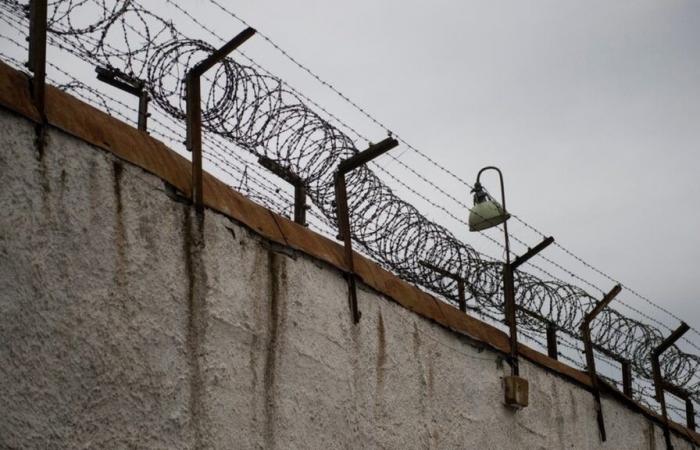 a prisoner detains caregivers