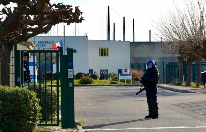 Hostage-taking at Arles prison by an inmate: a doctor released