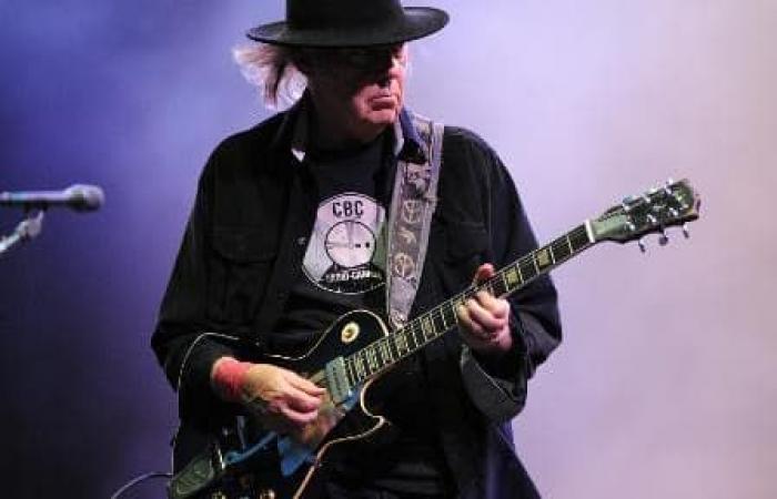 After his criticism, Neil Young will finally play at the Glastonbury festival