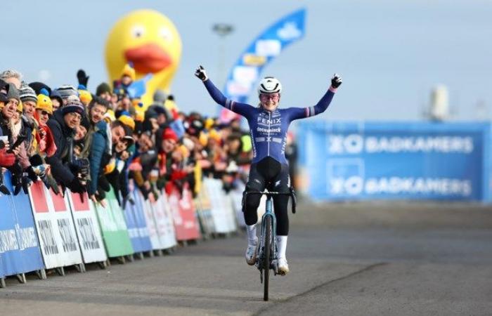 Impressive Puck Pieterse is the best in the sand of Koksijde and solos to his first win of the season