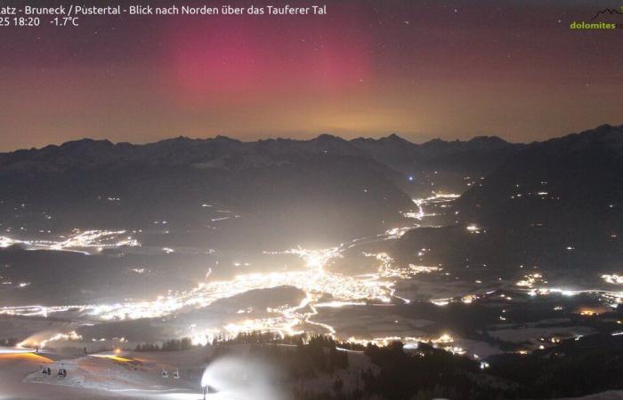 Northern lights enchant the sky over the Dolomites – South Tyrol News