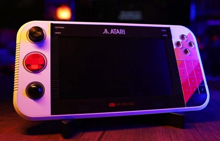 Surprise, Atari unveils its new portable console with a very retro look! | Xbox