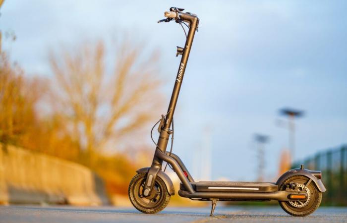 an enduring scooter that vibrates a little too much