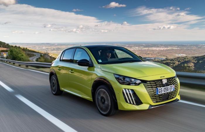 Renault vs Peugeot: who wins the electric battle in France at the end of 2024?