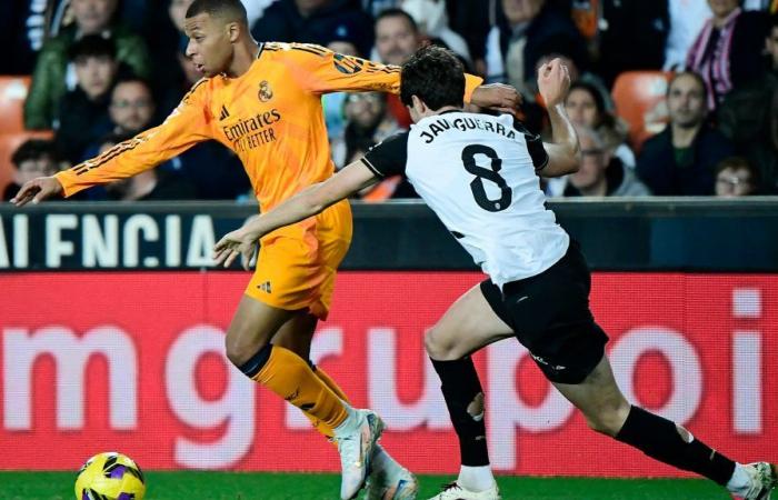 sensation at Mestalla, the Madrilenians and Mbappé led despite several exploits from Courtois