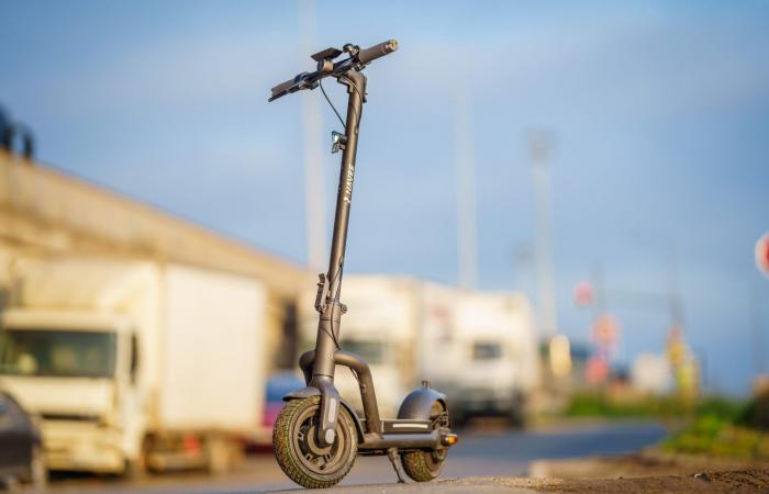 an enduring scooter that vibrates a little too much