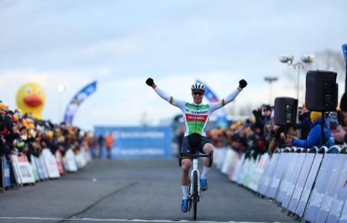 Laurens Sweeck crowns himself sand king in Koksijde and takes fifth victory of the season, youngster Tibor Del Grosso finishes second