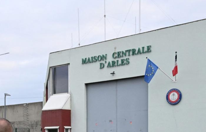 Hostage taking in progress in the Arles central house, a doctor released