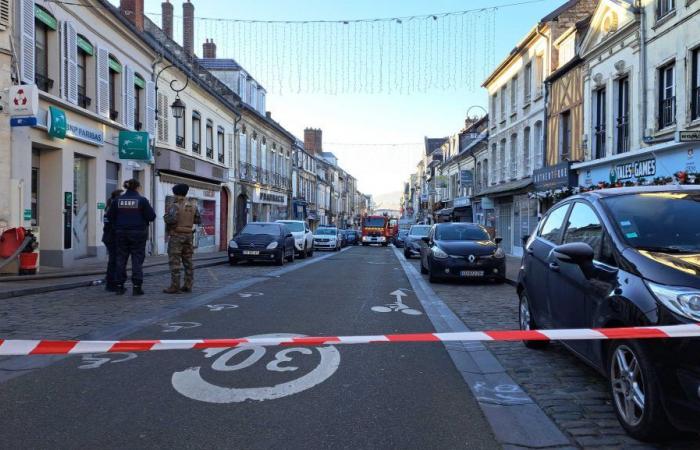 Fire in an apartment in Clermont: rue de la République closed off