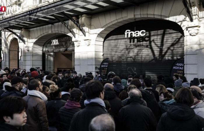 Champs-Élysées: sadness and (too) large crowds for clearance before closing of Fnac