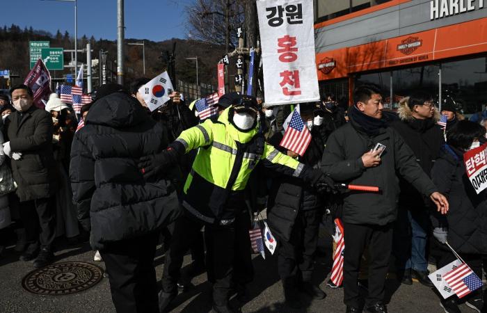 Drama and chaos in Seoul during failed attempt to arrest Yoon