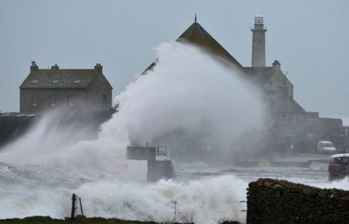 Weather report. In the English Channel, a warning of severe gales forecast for this weekend