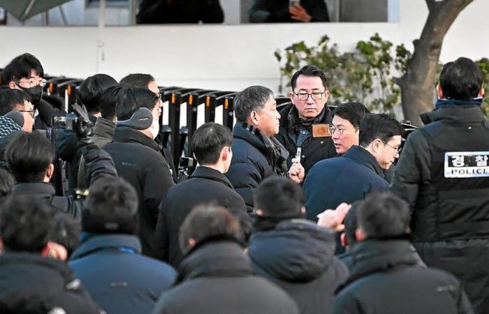 In South Korea, investigators fail to arrest ousted President Yoon