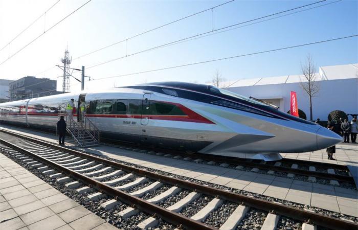 With the CR450 train, China puts the gas on the rails