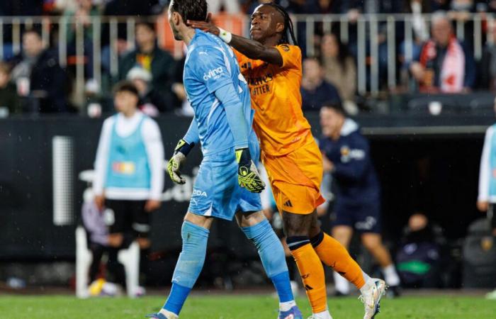 “Sorry and thank you to the team”: Vinicius’s apologies after his bloody attack and his red against Valencia