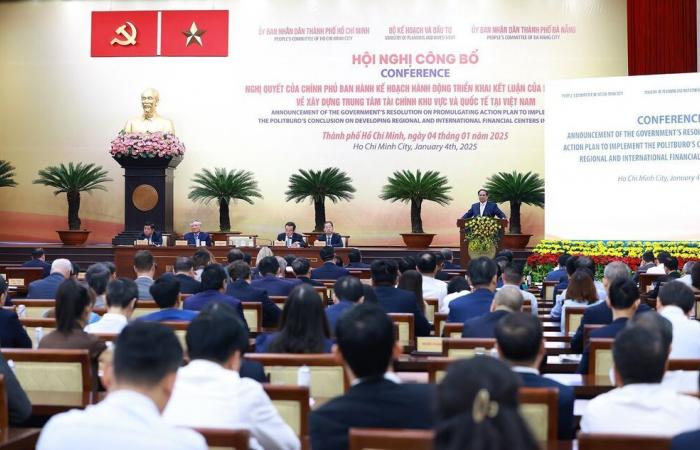 Prime Minister urges construction of financial centers for national development