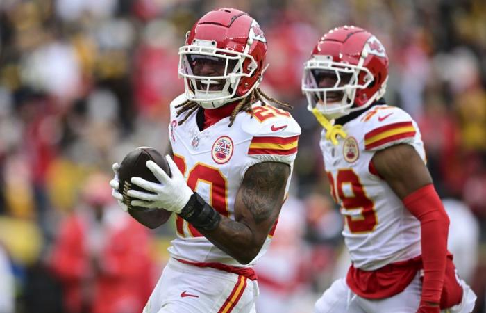 Weather prevents Chiefs from leaving Kansas City