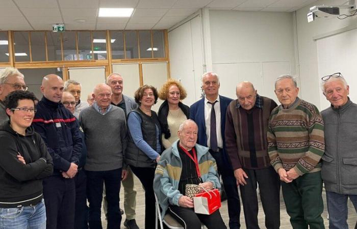 Albi: a century-old firefighter blows out his candles